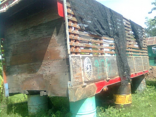 ขายกระบะไม้ ไม้มะค่า อย่างดีถอดออกจากสิบล้อ ร็อคกี้ครับ