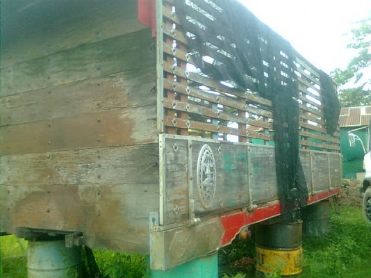 ขายกระบะไม้ ไม้มะค่า อย่างดีถอดออกจากสิบล้อ ร็อคกี้ครับ