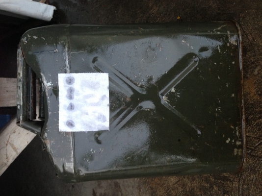 ขายถังน้ำมันของทหารรถJEEP ของ อเมริกาแท้  ราคา 1200.-บาท  มีพิมพ์คำว่า US ฝาปิดเป็นแบบเกลียว ดีมาก ไม่มีรั่ว ไม่ซึม ทนทาน พร้อมส่งครับ