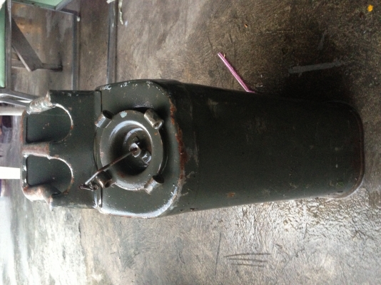 ขายถังน้ำมันของทหารรถJEEP ของ อเมริกาแท้  ราคา 1200.-บาท  มีพิมพ์คำว่า US ฝาปิดเป็นแบบเกลียว ดีมาก ไม่มีรั่ว ไม่ซึม ทนทาน พร้อมส่งครับ