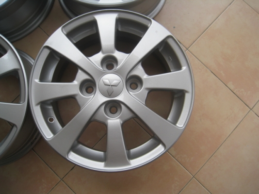 ขายล้อแม็ก Mitsubishi Lanser มือสอง 15"x6" et46 4รู114.3 ล้อทำสีมาใหม่ครับ สนใจติดต่อเล็กคลองสามครับ (081-3747940)