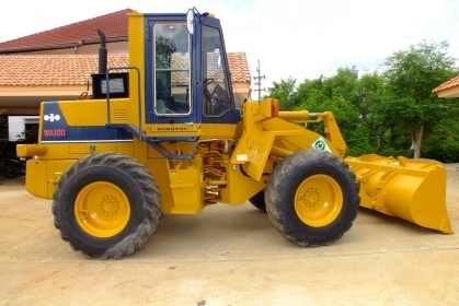 รถตัก KOMATSU WA100-1 S/N 1xxxx เลขไมล์ 2,xxx hr. รถสวย เก่าญี่ปุ่น มีทะเบียนครบ ผ่านการทำ PM ทั้งคันแล้วจากศูนย์บริการ KOMATSU.