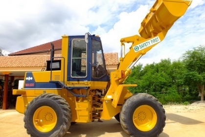 รถตัก KOMATSU WA100-1 S/N 1xxxx เลขไมล์ 2,xxx hr. รถสวย เก่าญี่ปุ่น มีทะเบียนครบ ผ่านการทำ PM ทั้งคันแล้วจากศูนย์บริการ KOMATSU.
