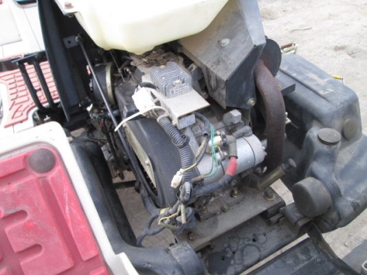 รหัส:13001261รถปลูกข้าวนั่งขับสภาพดีประหยัดน้ำมันสตาจกุญแจได้พร้อมทำงานติดเครื่องง่าย