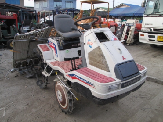 รหัส:13001261รถปลูกข้าวนั่งขับสภาพดีประหยัดน้ำมันสตาจกุญแจได้พร้อมทำงานติดเครื่องง่าย