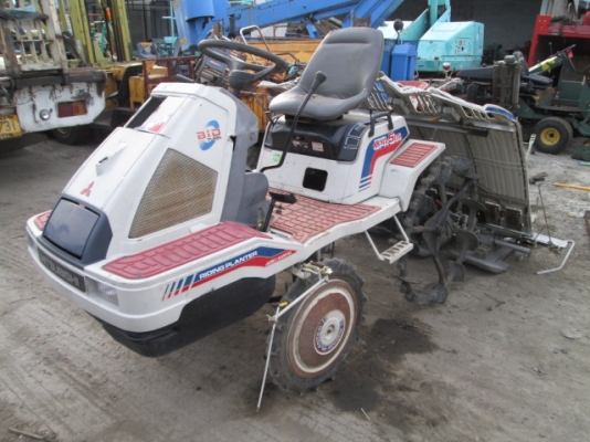 รหัส:13001261รถปลูกข้าวนั่งขับสภาพดีประหยัดน้ำมันสตาจกุญแจได้พร้อมทำงานติดเครื่องง่าย