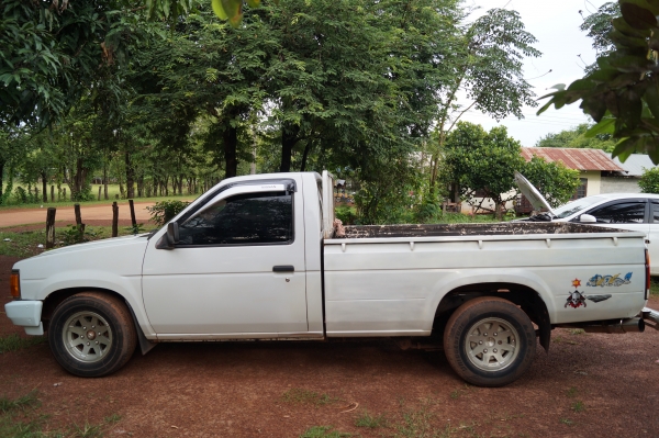 ต้องการขาย นิสสัน บิ๊กเอ็ม สีขาวเครื่องเบนซิน 1600 cc.  รถปี 2535  พึ่งติดแก๊ส มาใหม่ๆ ขายเงินสด แปดหมื่นบาทพร้อมโอน  เครื่องเสียงกระหึ่ม เร้าใจ  สนใจขอดูรถได้ทุกที่ สภาพน่าใช่มากๆ