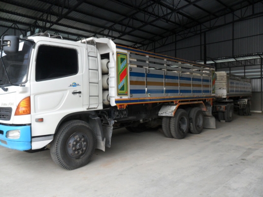 Hino Mega 260 แรง แก๊ส CNG 6 ถัง แม่ลูก อู่ สหะกิจ ปี 47-48 ยาง 90\%  คัสซีเลี้ยม พร้อมใช้