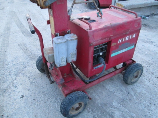 รหัส:13001185ไฟสนามตู้ไฟขนาดไฟ100v.มี2ปลั๊กใช้ไฟแสงจันทร์หลอดไฟ2หลอดยกสูงได้4m.