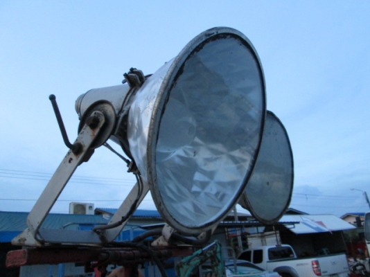 รหัส:13001185ไฟสนามตู้ไฟขนาดไฟ100v.มี2ปลั๊กใช้ไฟแสงจันทร์หลอดไฟ2หลอดยกสูงได้4m.