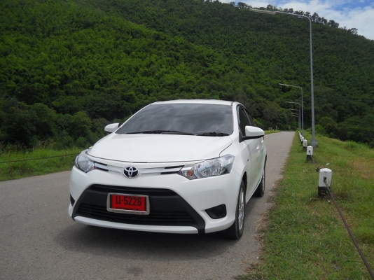 ต้องการขายดาวน์  NEW vios ปี2013 รุ่นใหม่ล่าสุด  สีขาว  เกียร์ ธรรมดารุ่น เจ