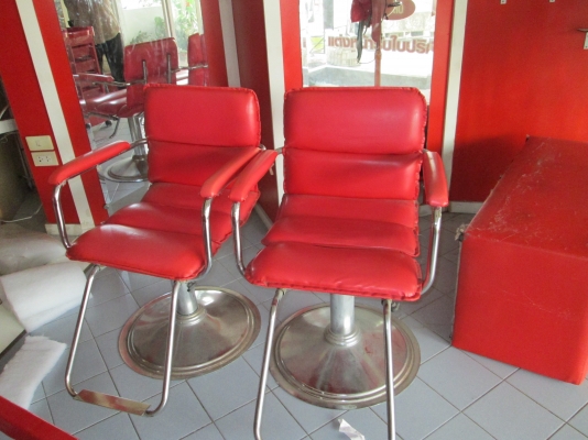 มี 4 ตัวสภาพใหม่มาก  ขายถูก 800X4เท่ากับ3200บาท