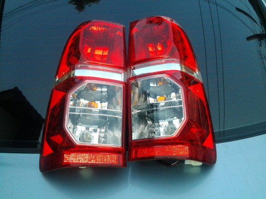 ขายไฟท้ายวีโก้แชมป์........ใส่กับวีโก้ได้ทุกรุ่นของใหม่คับ