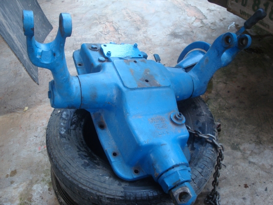 ขายปั้มขาวปั้มแดงยกหางรถไถฟอร์ดพร้อมชุดพีทีโอ