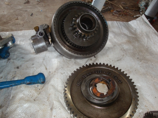 ขายปั้มขาวปั้มแดงยกหางรถไถฟอร์ดพร้อมชุดพีทีโอ