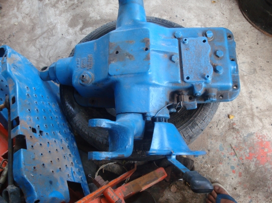 ขายปั้มขาวปั้มแดงยกหางรถไถฟอร์ดพร้อมชุดพีทีโอ