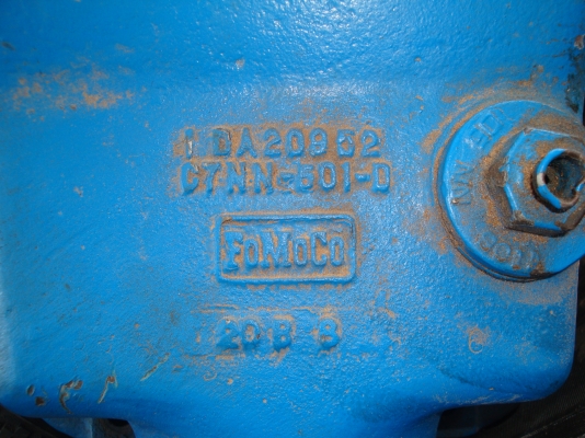 ขายปั้มขาวปั้มแดงยกหางรถไถฟอร์ดพร้อมชุดพีทีโอ