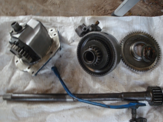 ขายปั้มขาวปั้มแดงยกหางรถไถฟอร์ดพร้อมชุดพีทีโอ