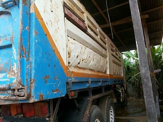 รถฮีโน่ 10 ล้อดั้ม 260 แรงม้า ปี 48 สนใจติดต่อ 081 - 6079515