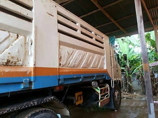 รถฮีโน่ 10 ล้อดั้ม 260 แรงม้า ปี 48 สนใจติดต่อ 081 - 6079515