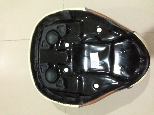 ขายเบาะขนมปังงานหนาๆ ใส่ honda C ถังเเยก ราคา 550 บาทพร้อมส่งครับ