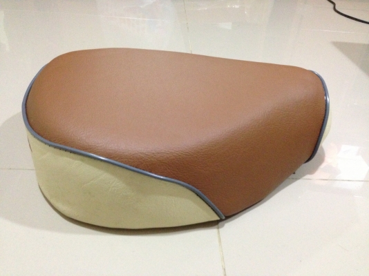 ขายเบาะขนมปังงานหนาๆ ใส่ honda C ถังเเยก ราคา 550 บาทพร้อมส่งครับ