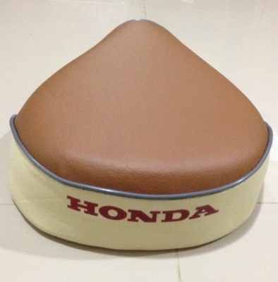 ขายเบาะขนมปังงานหนาๆ ใส่ honda C ถังเเยก ราคา 550 บาทพร้อมส่งครับ