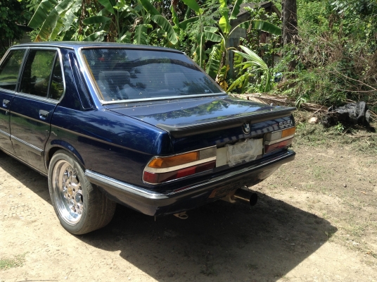 ขายBMW e28 ตัวนอกกระจกสีชา กันชนเล็ก ดีสเบรก4ล้อ. 48000 ลดราคาด่วนๆไม่มีแก๊สแล้ว