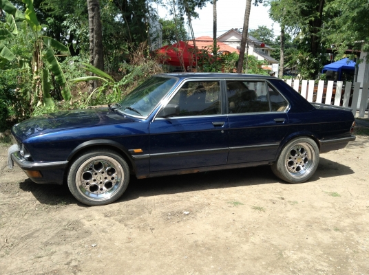 ขายBMW e28 ตัวนอกกระจกสีชา กันชนเล็ก ดีสเบรก4ล้อ. 48000 ลดราคาด่วนๆไม่มีแก๊สแล้ว