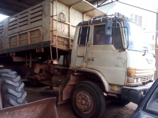 รถฮีโน่ 10 ล้อดั้ม FM227  220 แรงม้า  สนใจติดต่อ 081 - 6079515