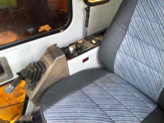 รถแบคโฮ SUMITOMO 2650 F2 โซ่ใหม่ทั้งสองข้าง ช่วงล่างสวยเต็ม มีสำเนาใบอินวอยด์.