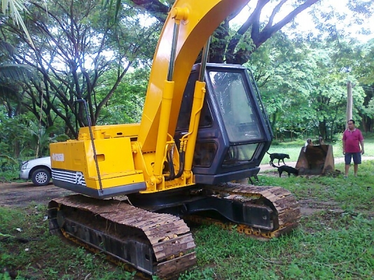 รถแบคโฮ SUMITOMO 2650 F2 โซ่ใหม่ทั้งสองข้าง ช่วงล่างสวยเต็ม มีสำเนาใบอินวอยด์.