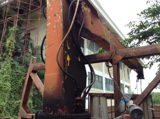 ขายรถนิสสัน 6 ล้อใหญ่ น็อตล้อ 6 ตัว ยาง 900