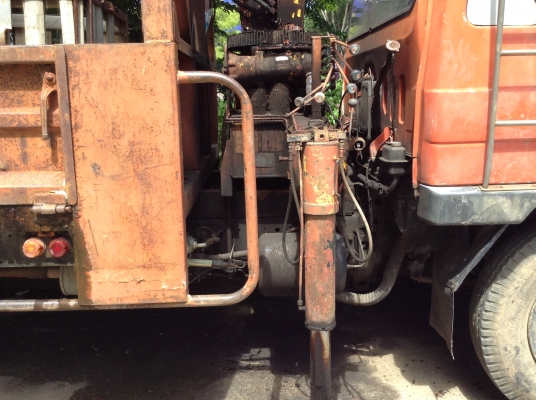 ขายรถนิสสัน 6 ล้อใหญ่ น็อตล้อ 6 ตัว ยาง 900