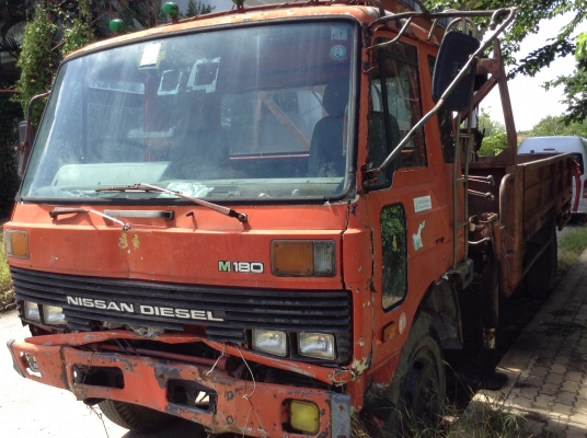 ขายรถนิสสัน 6 ล้อใหญ่ น็อตล้อ 6 ตัว ยาง 900