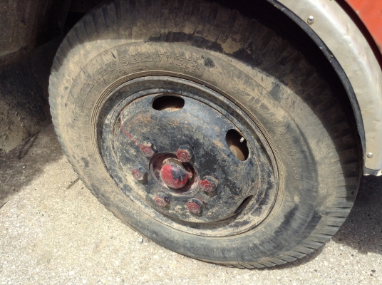 ขายรถนิสสัน 6 ล้อใหญ่ น็อตล้อ 6 ตัว ยาง 900