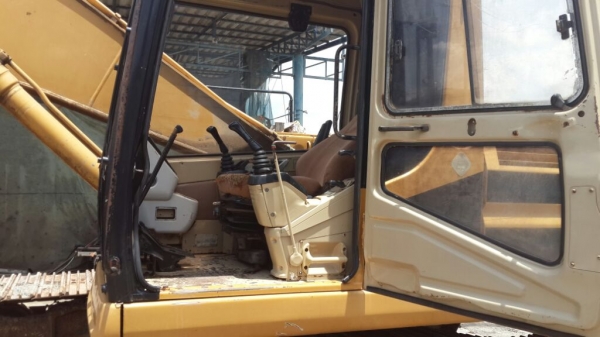 ต้องการขาย แบคโฮ CAT 320L V2