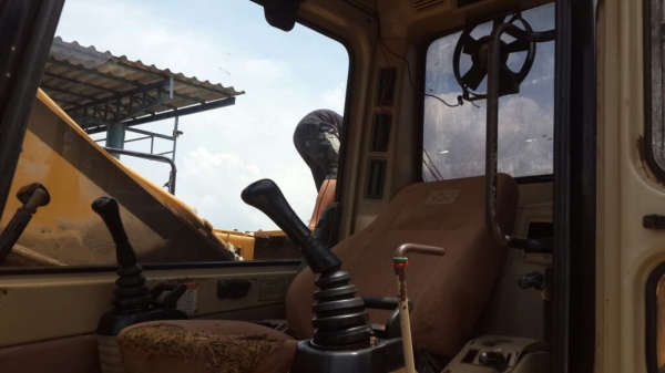 ต้องการขาย แบคโฮ CAT 320L V2