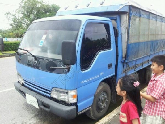รถบรรทุก 6 ล้อ  ยี่ห้อ ISUZU รุ่น NPR 130 แรงม้า