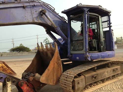 ขายรถแบคโฮ KOMATSU PC228USE-2 นำเข้าจากญี่ปุ่น รถปี2001 มีVDOให้ชมครับติดต่อ 081-2990958 ขายรถแบคโฮ KOMATSU PC228USE-2 นำเข้าจากญี่ปุ่น รถปี2001 มีVDOให้ชมครับติดต่อ 081-2990958