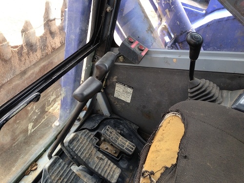 ขายรถแบคโฮ KOMATSU PC228USE-2 นำเข้าจากญี่ปุ่น รถปี2001 มีVDOให้ชมครับติดต่อ 081-2990958 ขายรถแบคโฮ KOMATSU PC228USE-2 นำเข้าจากญี่ปุ่น รถปี2001 มีVDOให้ชมครับติดต่อ 081-2990958