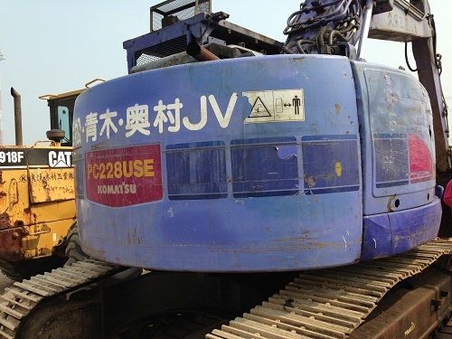 ขายรถแบคโฮ KOMATSU PC228USE-2 นำเข้าจากญี่ปุ่น รถปี2001 มีVDOให้ชมครับติดต่อ 081-2990958 ขายรถแบคโฮ KOMATSU PC228USE-2 นำเข้าจากญี่ปุ่น รถปี2001 มีVDOให้ชมครับติดต่อ 081-2990958