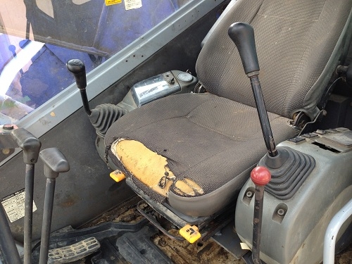 ขายรถแบคโฮ KOMATSU PC228USE-2 นำเข้าจากญี่ปุ่น รถปี2001 มีVDOให้ชมครับติดต่อ 081-2990958