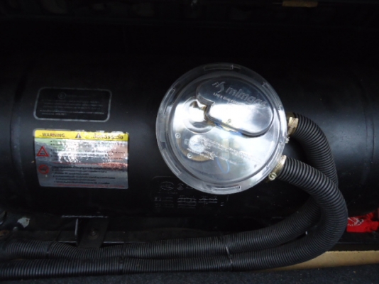 ขายรถฮุนได โซนาต้า เกียร์ออโต้ ,มีทะเบียน พร้อมเอกสารการโอน สภาพตามรูปจริงทั้งหมด รถจอดอยู่ต้องเปลี่ยนวาวล์เพราะวาวล์คดเนื่องจากช่างเปลี่ยนสายพานราวลิ้นตั้ง MARK ผิด ทำให้วาวล์คด ไปสามตัว นอกนั้นใช้งานได้หมด ซ่อมแล้วขับได้เลย เกียร์ปกติ  สายพานราวลิ้นเพิ่