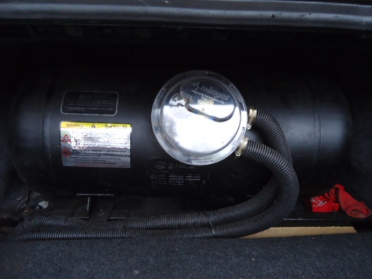 ขายรถฮุนได โซนาต้า เกียร์ออโต้ ,มีทะเบียน พร้อมเอกสารการโอน สภาพตามรูปจริงทั้งหมด รถจอดอยู่ต้องเปลี่ยนวาวล์เพราะวาวล์คดเนื่องจากช่างเปลี่ยนสายพานราวลิ้นตั้ง MARK ผิด ทำให้วาวล์คด ไปสามตัว นอกนั้นใช้งานได้หมด ซ่อมแล้วขับได้เลย เกียร์ปกติ สายพานราวลิ้นเพิ่ง