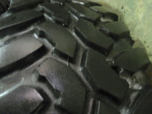 ขายแม็กเดิมติดรถ jeep xj พร้อมยาง ดอกมัด 31x10.5x15 ปี12 สภาพยางสวยๆ เลยครับ ขาย  9500