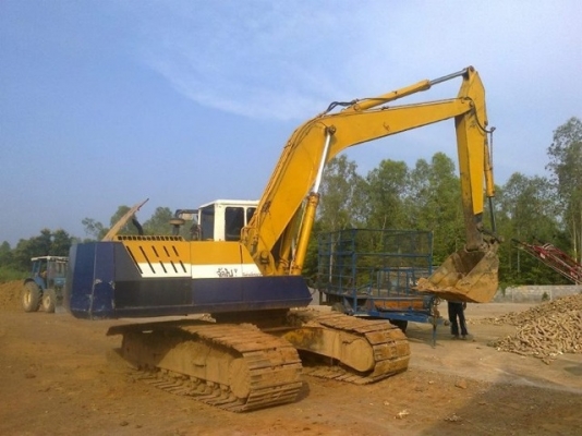 ขาย โคมัสสุ Pc200  5 พร้อมใช้งานต้องการขาย