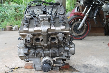 ขายโครงกับเครื่องcbr400 y89(มัดจำโครงแล้วเหลือแต่เครื่อง)