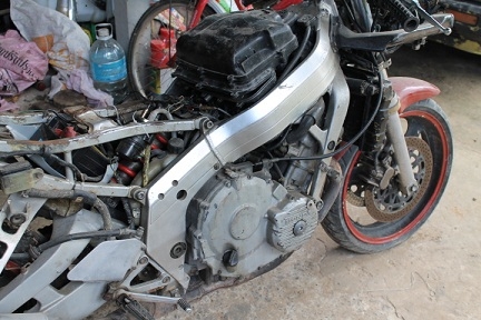 ขายโครงกับเครื่องcbr400 y89(มัดจำโครงแล้วเหลือแต่เครื่อง)