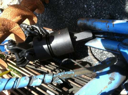 แขนเฮี๊ยบติดหัวเจาะดิน ลึก 2ม.ขนาด 25ซม